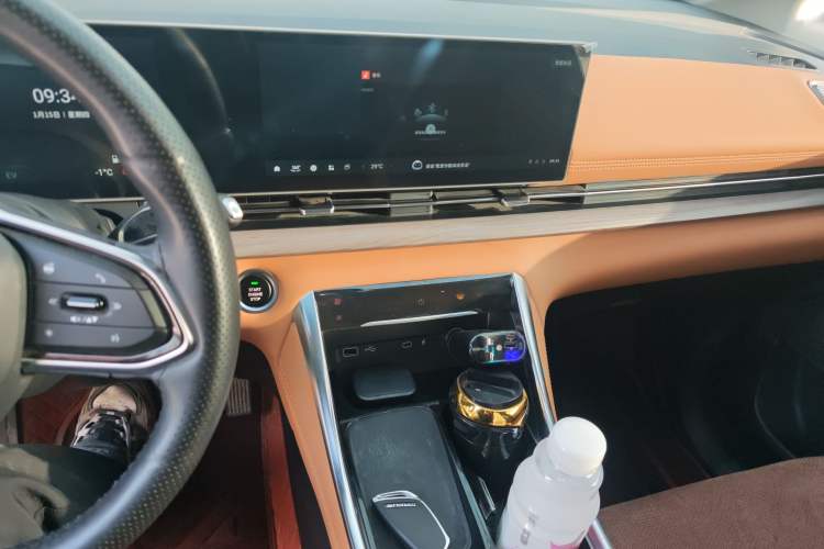 Used SAIC MAXUS G50 PHEV 2025 Flagship Edition Audio And AC Panel