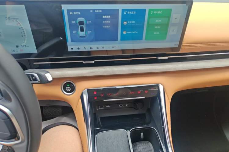 Used SAIC MAXUS G50 PHEV 2025 Leading Edition Audio And AC Panel