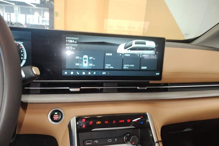 Used SAIC MAXUS G50 PHEV 2025 Leading Edition Audio And AC Panel