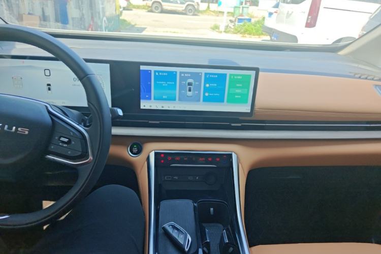 Used SAIC MAXUS G50 PHEV 2025 Leading Edition Center Console