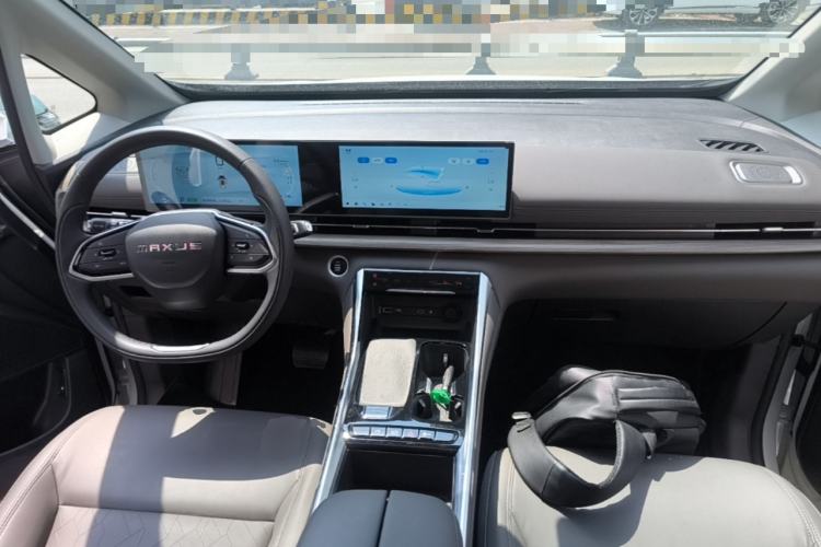 Used SAIC MAXUS G50 PHEV 2025 Leading Edition Center Console