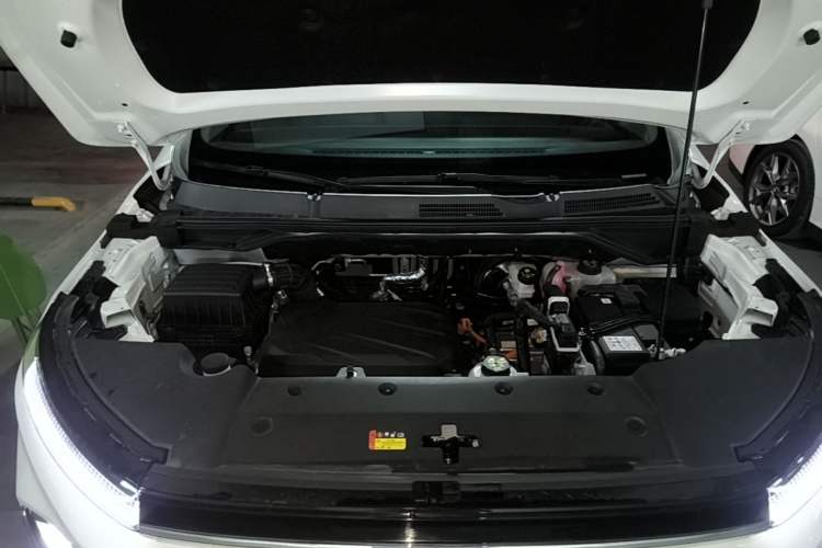 Used SAIC MAXUS G50 PHEV 2025 Leading Edition Engine Bay