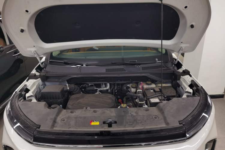 Used SAIC MAXUS G50 PHEV 2025 Leading Edition Engine Bay