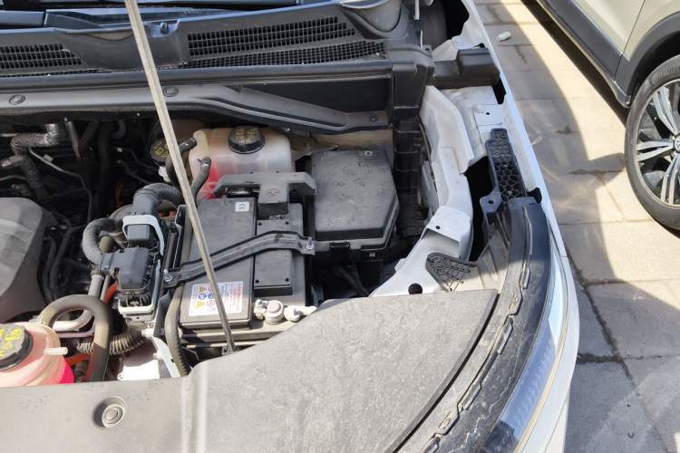 Used SAIC MAXUS G50 PHEV 2025 Leading Edition Engine Bay Left