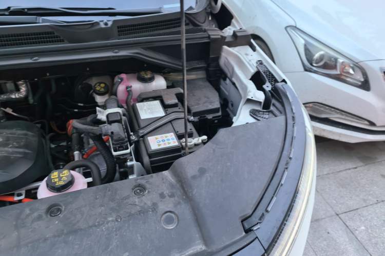 Used SAIC MAXUS G50 PHEV 2025 Leading Edition Engine Bay Left