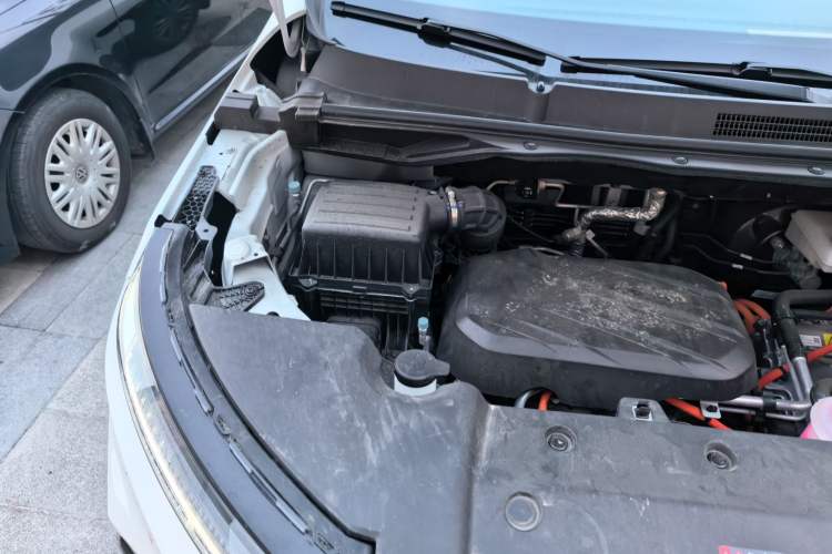 Used SAIC MAXUS G50 PHEV 2025 Leading Edition Engine Bay Right