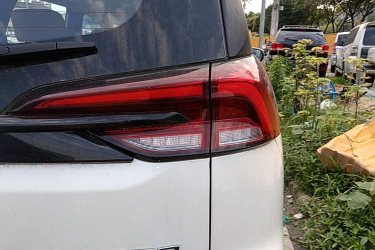Used SAIC MAXUS G50 PHEV 2025 Leading Edition Exterior 3