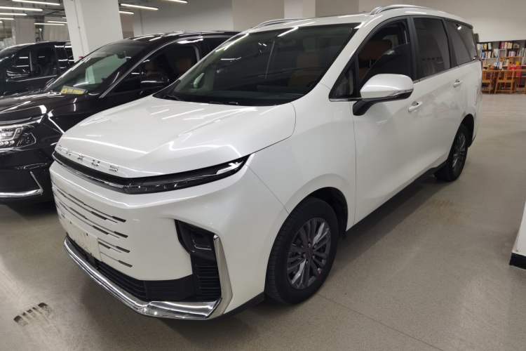 Used SAIC MAXUS G50 PHEV 2025 Leading Edition Exterior 3