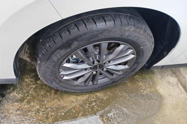 Used SAIC MAXUS G50 PHEV 2025 Leading Edition Exterior 4