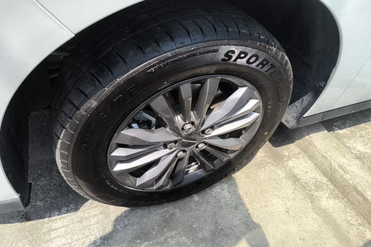 Used SAIC MAXUS G50 PHEV 2025 Leading Edition Exterior 4