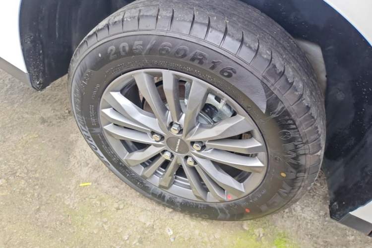 Used SAIC MAXUS G50 PHEV 2025 Leading Edition Exterior 5