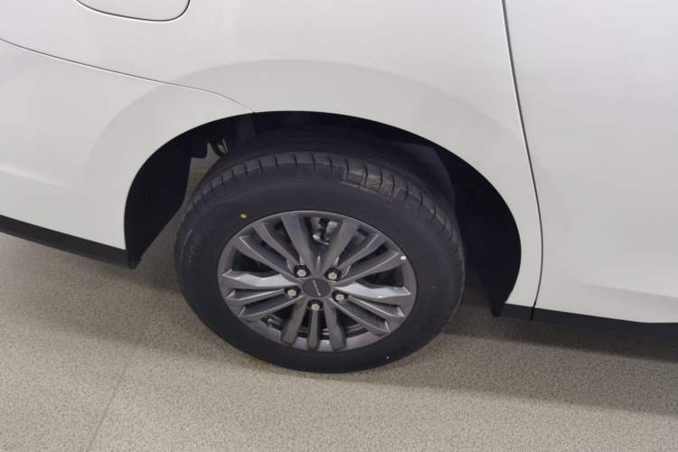 Used SAIC MAXUS G50 PHEV 2025 Leading Edition Exterior 5