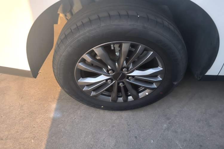 Used SAIC MAXUS G50 PHEV 2025 Leading Edition Exterior 5