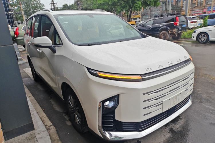 Used SAIC MAXUS G50 PHEV 2025 Leading Edition Front Right 45 Deg