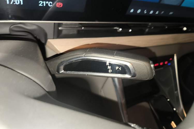 Used SAIC MAXUS G50 PHEV 2025 Leading Edition Gear Lever