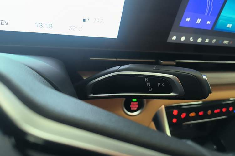 Used SAIC MAXUS G50 PHEV 2025 Leading Edition Gear Lever