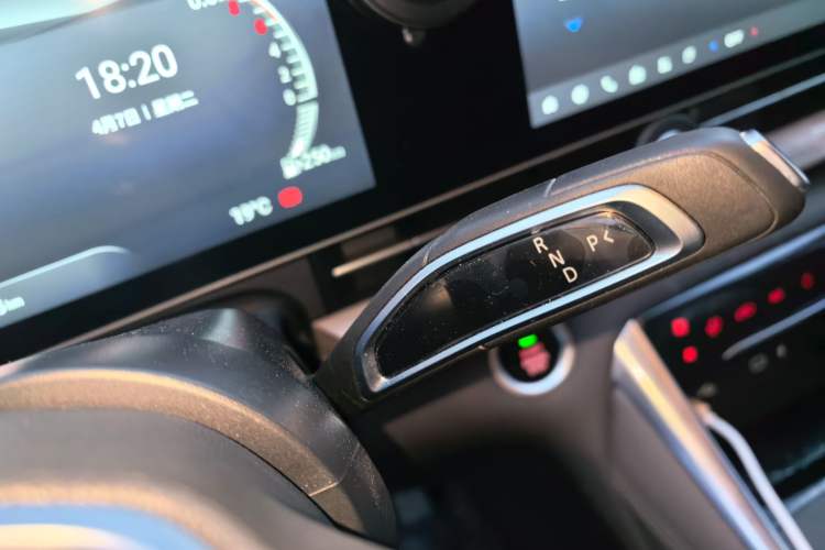 Used SAIC MAXUS G50 PHEV 2025 Leading Edition Gear Lever