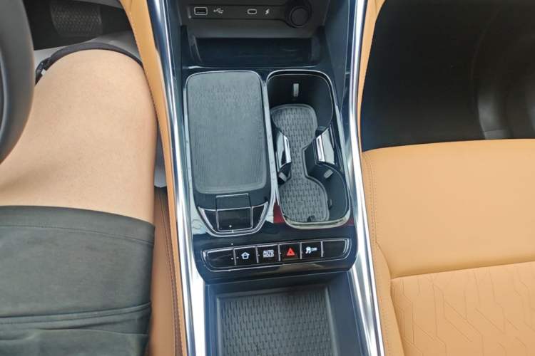 Used SAIC MAXUS G50 PHEV 2025 Leading Edition Gear Lever