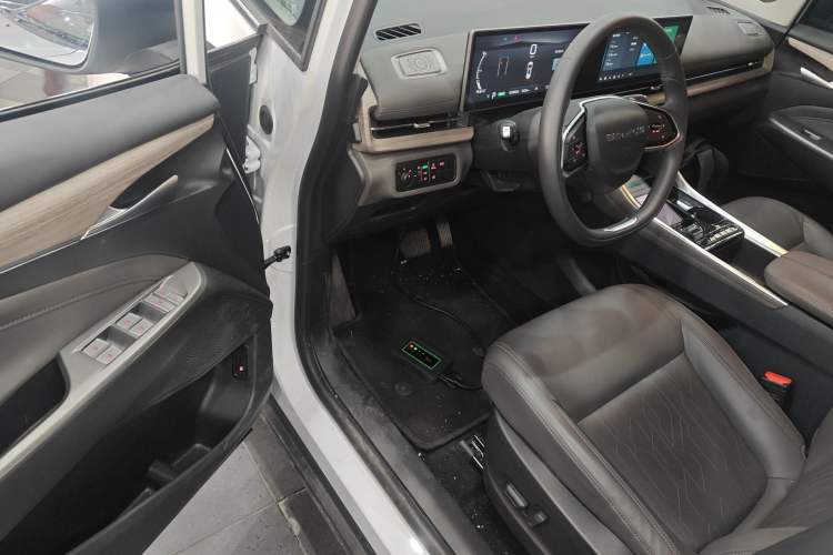 Used SAIC MAXUS G50 PHEV 2025 Leading Edition Interior 3
