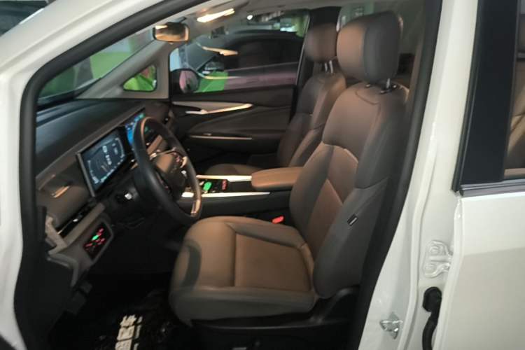 Used SAIC MAXUS G50 PHEV 2025 Leading Edition Left Front Seat