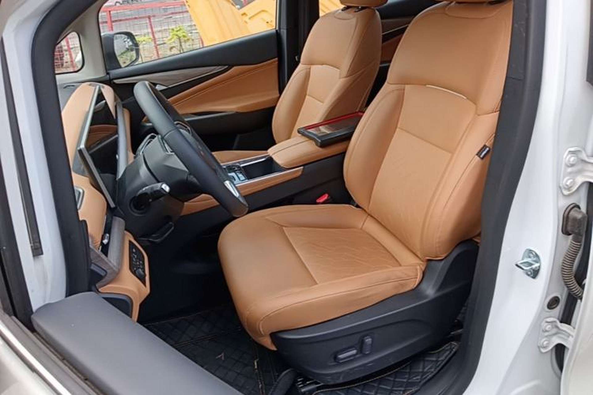 Used SAIC MAXUS G50 PHEV 2025 Leading Edition Left Front Seat