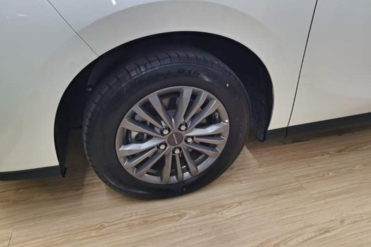 Used SAIC MAXUS G50 PHEV 2025 Leading Edition Left Front Wheel Hub