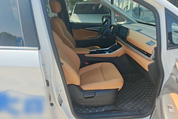 Used SAIC MAXUS G50 PHEV 2025 Leading Edition Right Front Seat