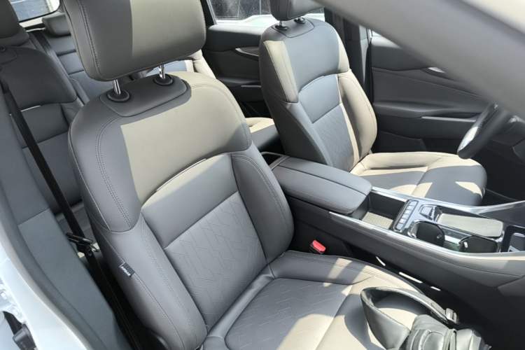 Used SAIC MAXUS G50 PHEV 2025 Leading Edition Right Front Seat