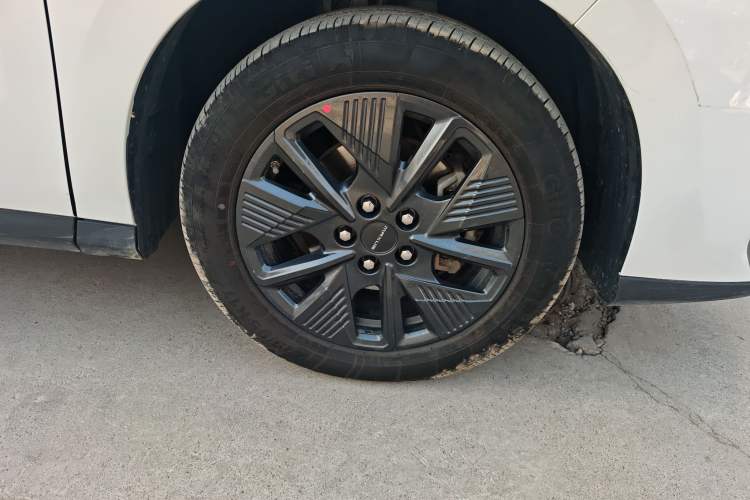 Used SAIC MAXUS G50 PHEV 2025 Flagship Edition Right Front Wheel Hub