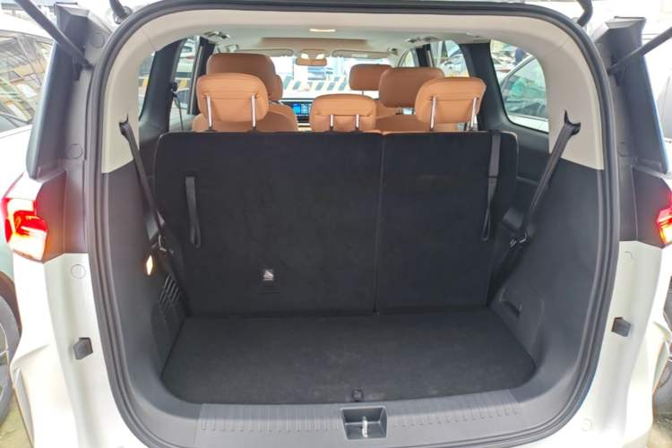 Used SAIC MAXUS G50 PHEV 2025 Leading Edition Trunk