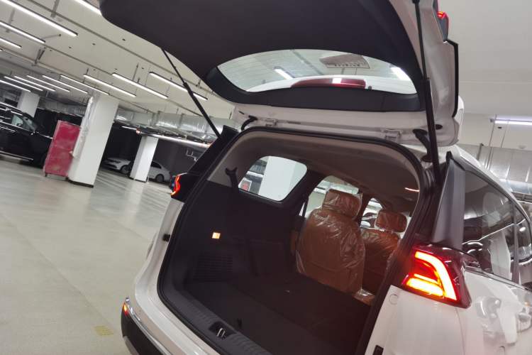 Used SAIC MAXUS G50 PHEV 2025 Leading Edition Trunk