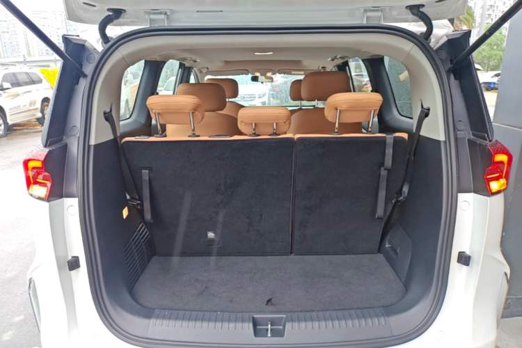 Used SAIC MAXUS G50 PHEV 2025 Leading Edition Trunk