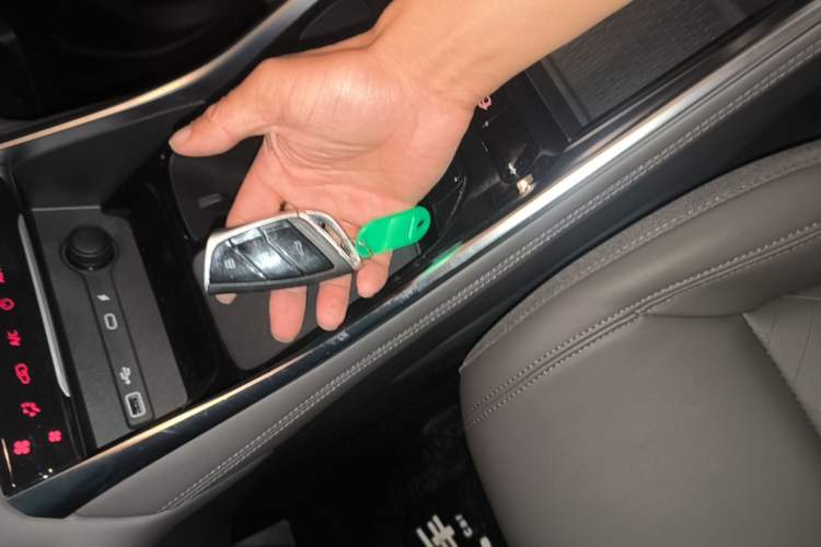 Used SAIC MAXUS G50 PHEV 2025 Leading Edition Vehicle Key