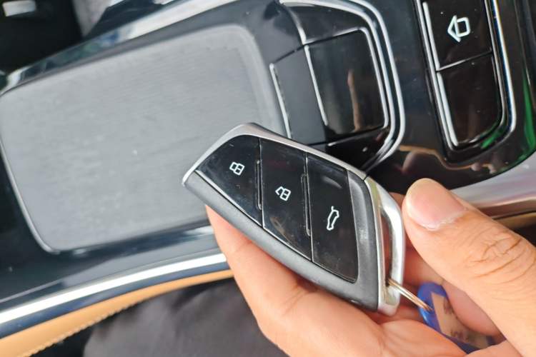 Used SAIC MAXUS G50 PHEV 2025 Leading Edition Vehicle Key