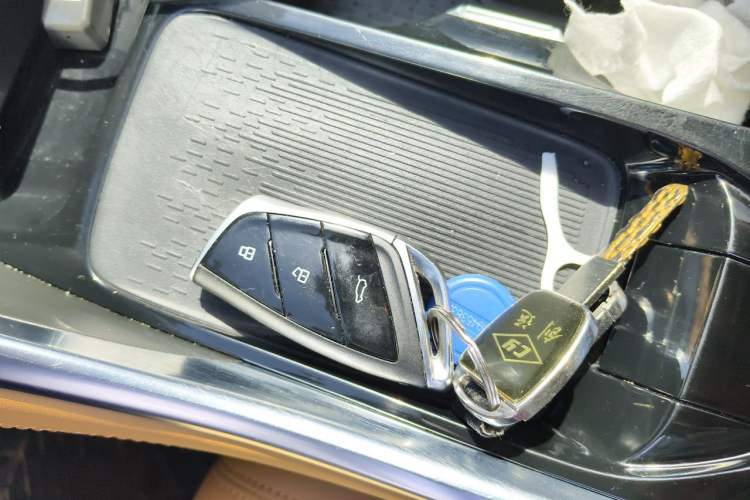 Used SAIC MAXUS G50 PHEV 2025 Leading Edition Vehicle Key