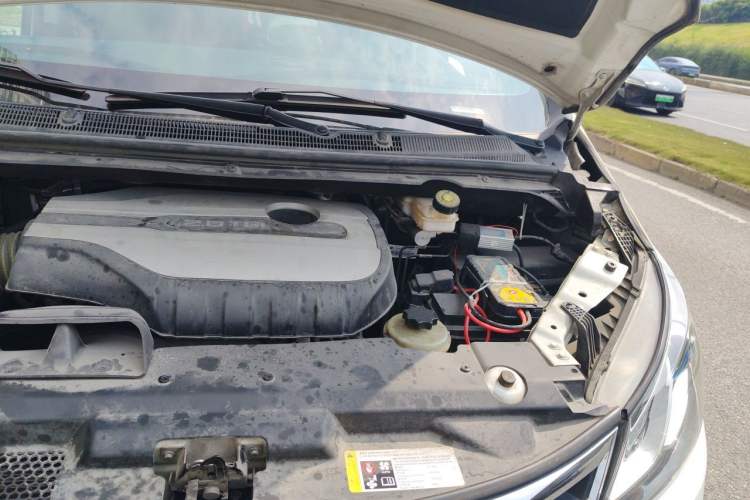 Used SAIC MAXUS RG10  Engine Bay Left