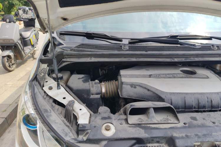 Used SAIC MAXUS RG10  Engine Bay Right