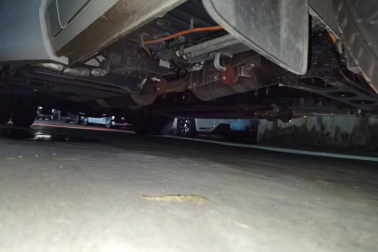 Used SAIC MAXUS V100 RV 2023 2.0T Life Home V100 Dual-Expansion Mountain Retreat Edition Chassis Front Right