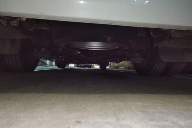 Used SAIC MAXUS V100 RV 2023 2.0T Life Home V100 Dual-Expansion Mountain Retreat Edition Chassis Rear