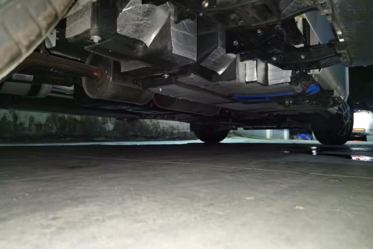 Used SAIC MAXUS V100 RV 2023 2.0T Life Home V100 Dual-Expansion Mountain Retreat Edition Chassis Rear Right