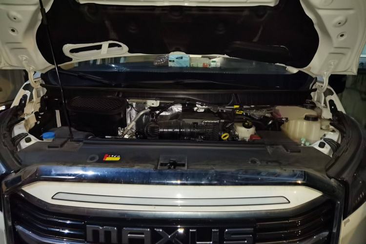 Used SAIC MAXUS V100 RV 2023 2.0T Life Home V100 Dual-Expansion Mountain Retreat Edition Engine Bay