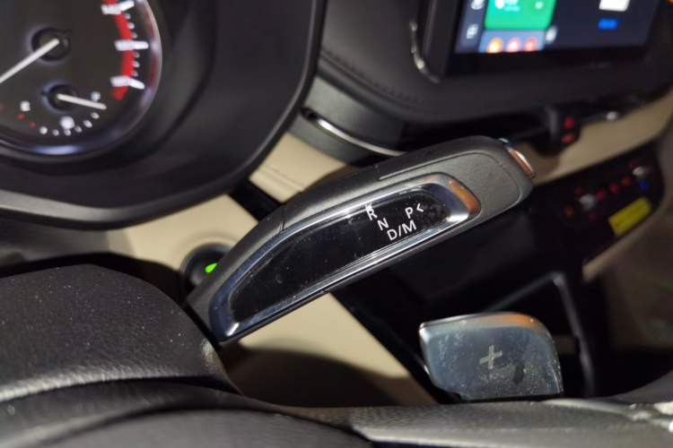 Used SAIC MAXUS V100 RV 2023 2.0T Life Home V100 Dual-Expansion Mountain Retreat Edition Gear Lever