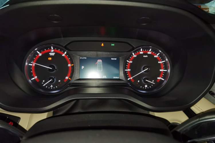 Used SAIC MAXUS V100 RV 2023 2.0T Life Home V100 Dual-Expansion Mountain Retreat Edition Instrument Cluster