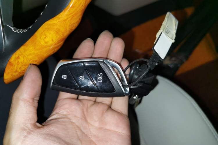 Used SAIC MAXUS V100 RV 2023 2.0T Life Home V100 Dual-Expansion Mountain Retreat Edition Vehicle Key