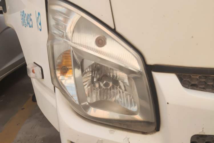 Used SAIC MAXUS V100 RV  Right Front Headlight