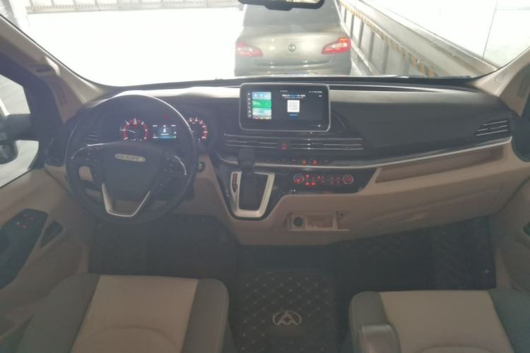 Used SAIC MAXUS V100 RV 2022 2.0T Traveler V100 Mountain Retreat Edition with Longitudinal Bed Center Console
