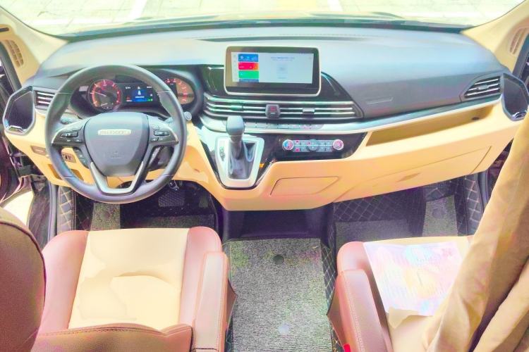 Used SAIC MAXUS V100 RV 2022 2.0T Traveler V100 Mountain Retreat Edition with Longitudinal Bed Center Console