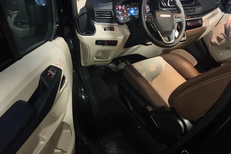 Used SAIC MAXUS V100 RV 2022 2.0T Traveler V100 Mountain Retreat Edition with Longitudinal Bed Driver Seat