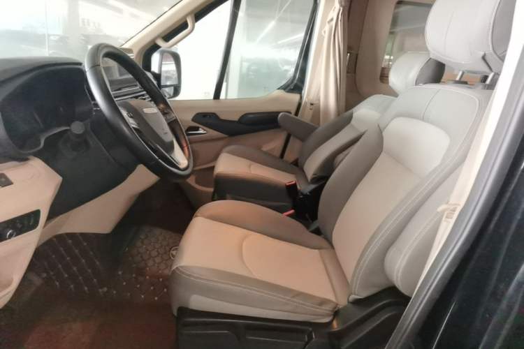 Used SAIC MAXUS V100 RV 2022 2.0T Traveler V100 Mountain Retreat Edition with Longitudinal Bed Left Front Seat