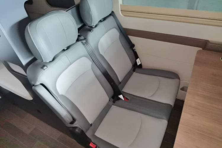 Used SAIC MAXUS V100 RV 2022 2.0T Traveler V100 Mountain Retreat Edition with Longitudinal Bed Left Rear Seat